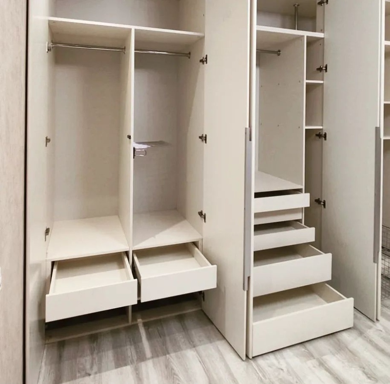 Встроенные распашные шкафы-Встроенный заказной шкаф с распашными дверями «Модель 24»-фото4