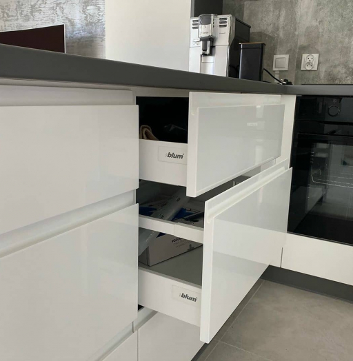 Белый кухонный гарнитур-Кухня МДФ в эмали «Модель 627»-фото7
